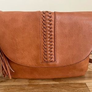 Sole Society bag. Adjustable strap with a magnetic closure